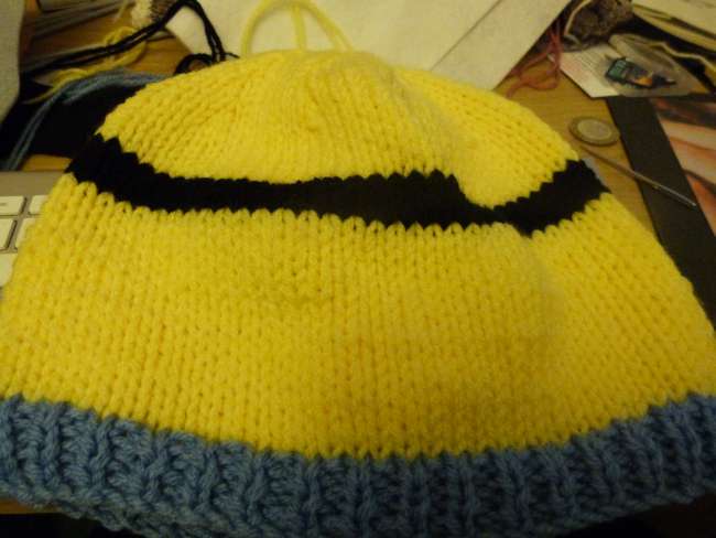 Knitted Minion hat - shape the crown